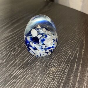 Vtg. Paper Weight Art Glass Blue/White Speckle Egg Shape Hand Blown